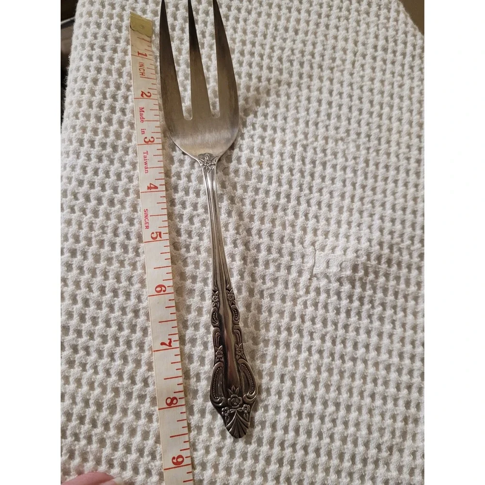 International Silver Rose Lace Stainless Cold Meat 2 Serving Forks 8.5 In Korea